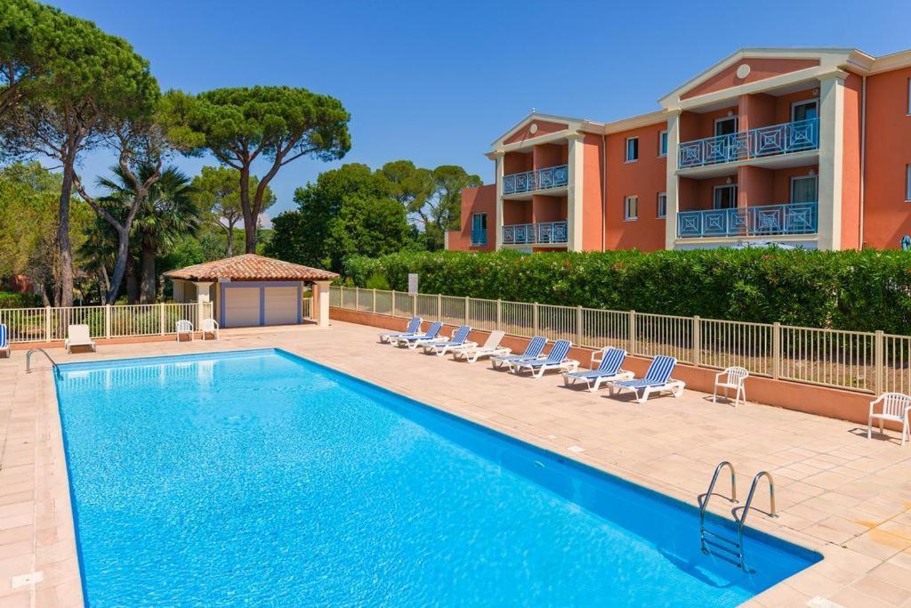 Appartement T2 Dans Residence Avec Piscine Et Tennis Saint-Raphael  Exterior photo